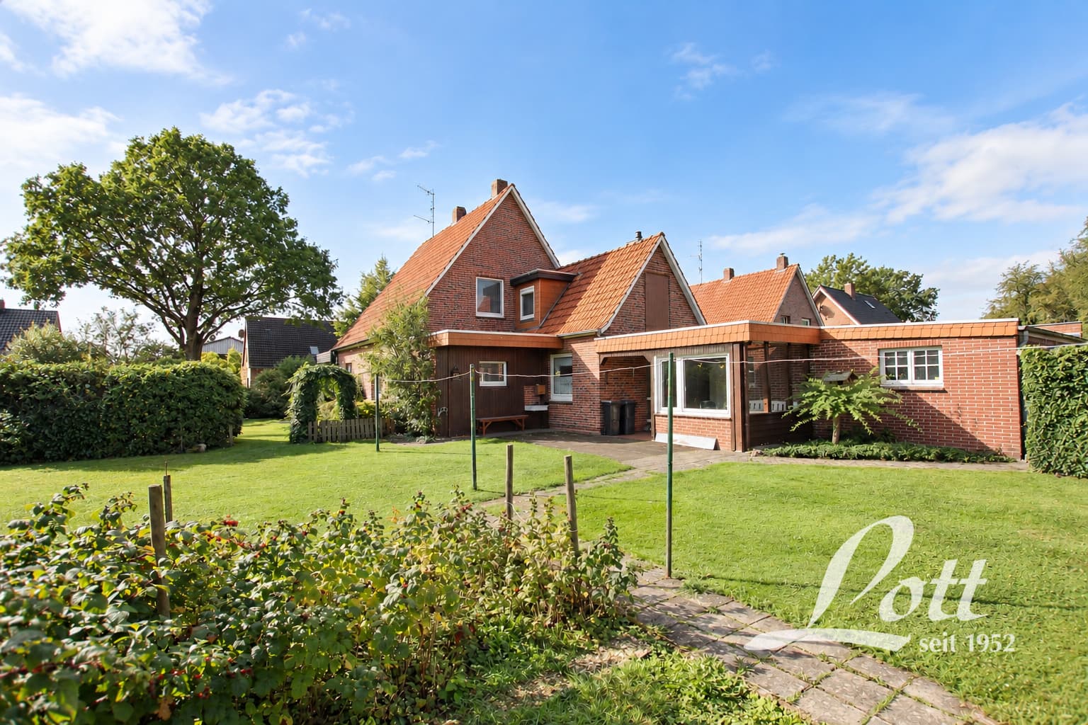 ++ Modernisierungsbedürfiges Familienhaus mit Garage in ruhiger Lage von Bad Zwischenahn / Ekern! ++