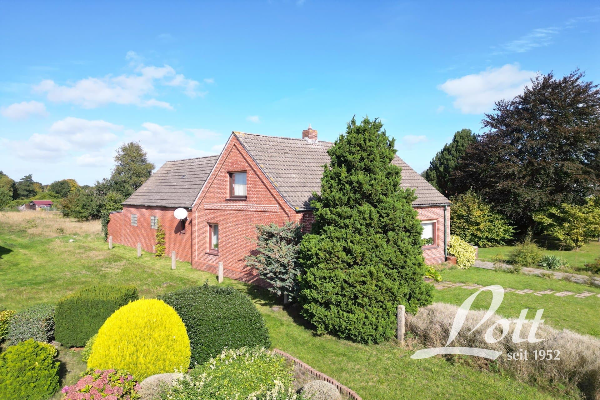 +++ Modernisierungsbedüftiges Einfamilienhaus mit Anbau und Garage in Weener / Möhlenwarf! +++