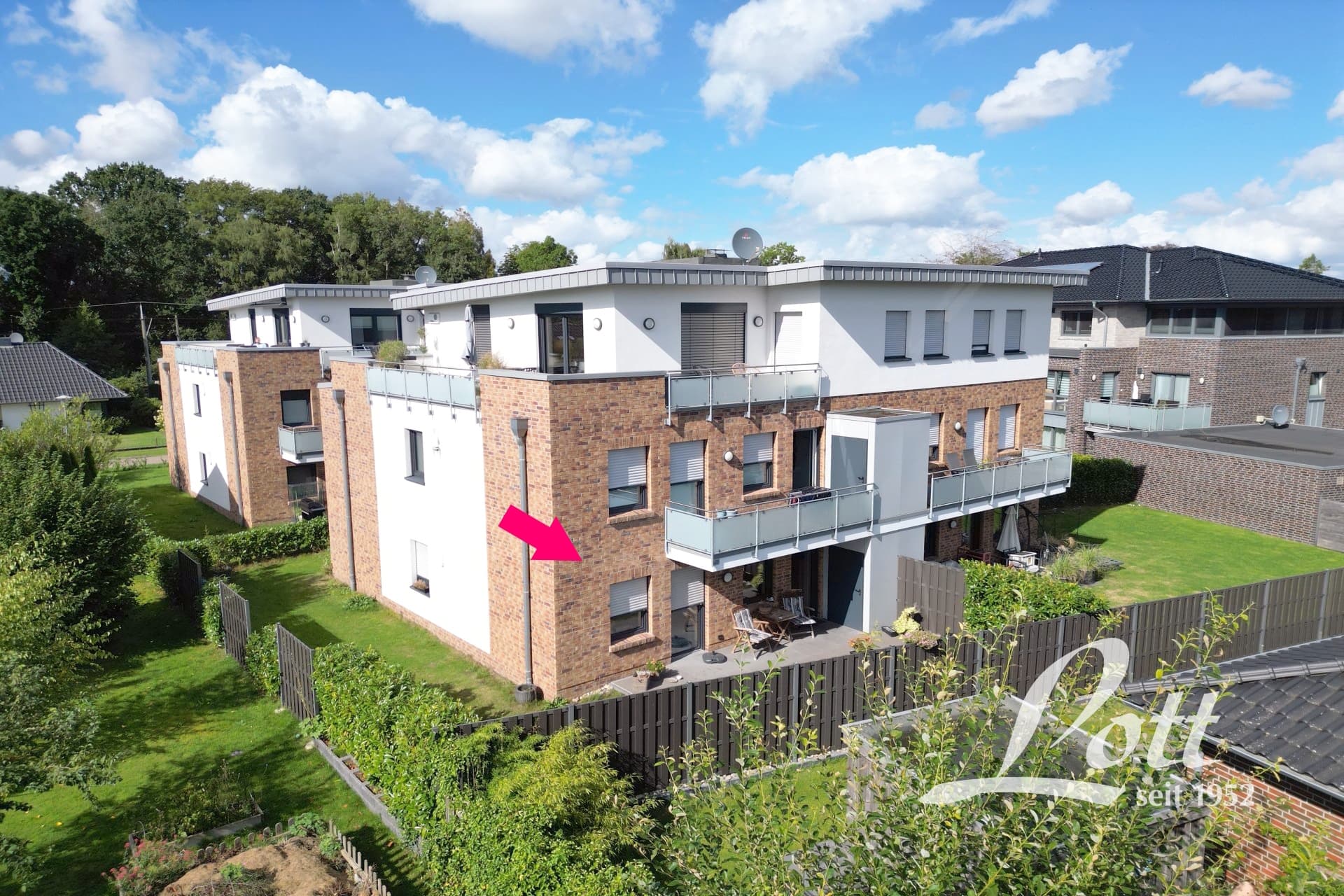 **Neuwertige Erdgeschosswohnung mit Terrasse und Garten in Augustfehn - direkte Bahnhofsnähe!**