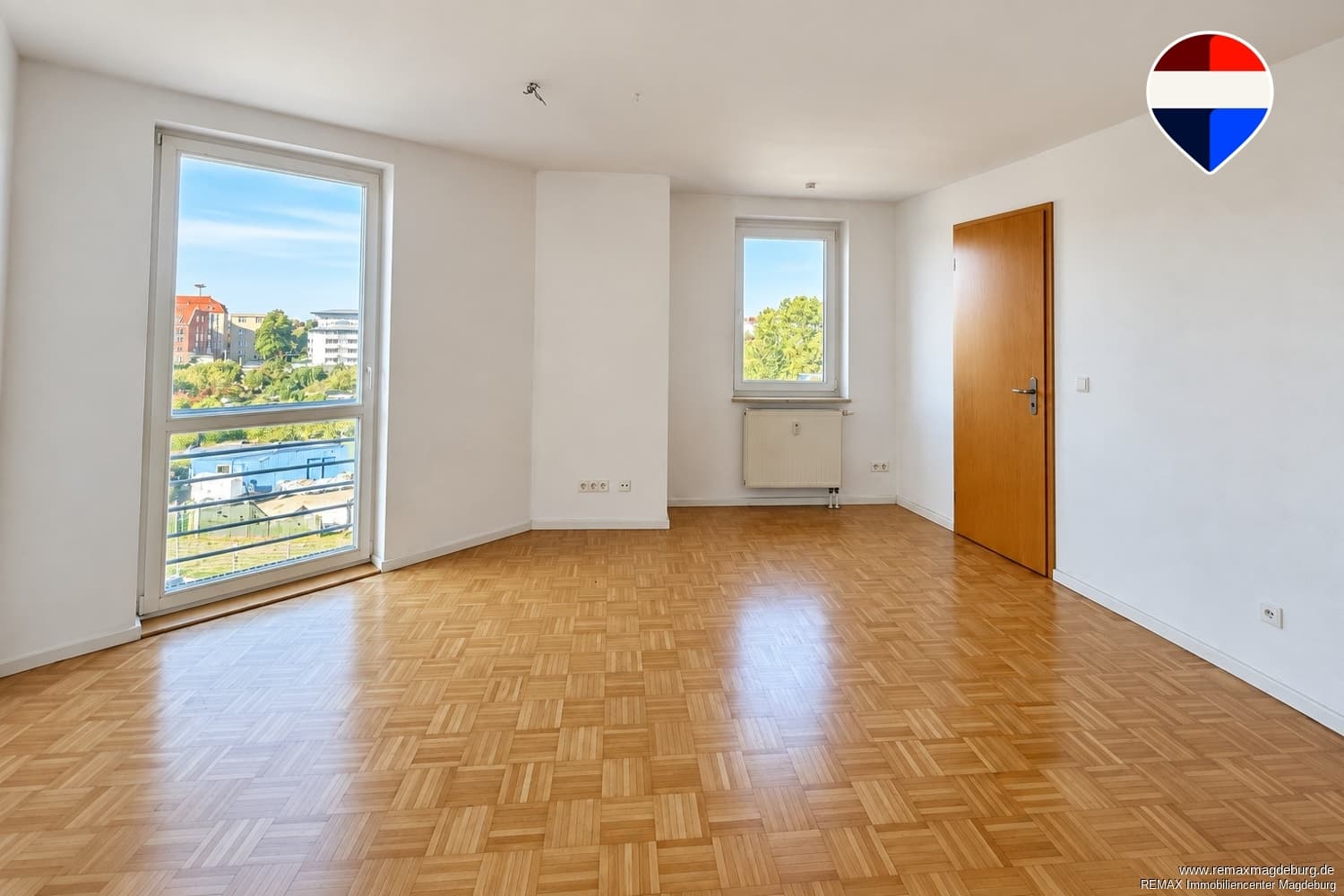 Helle 2-Zimmer mit Echtholzparkett und Stellplatzmöglichkeit - in zentrumsnaher Lage