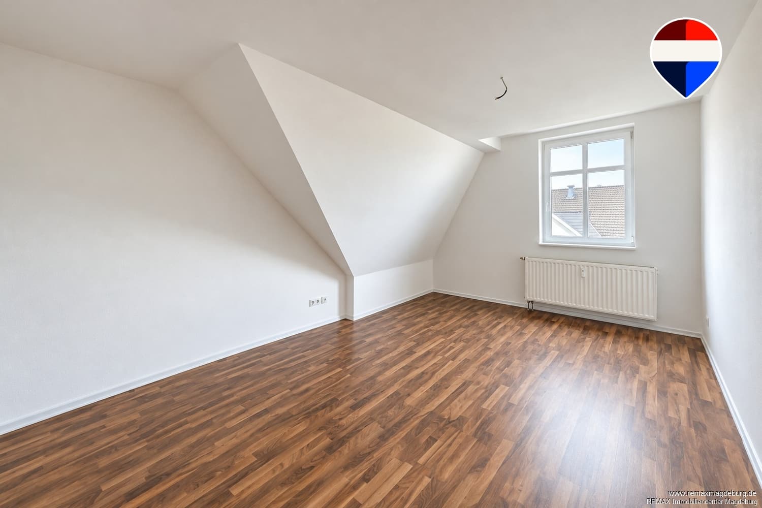 Gemütliches Wohnen unterm Dach – 3 Zimmer mit Westbalkon in Stadtfeld Ost