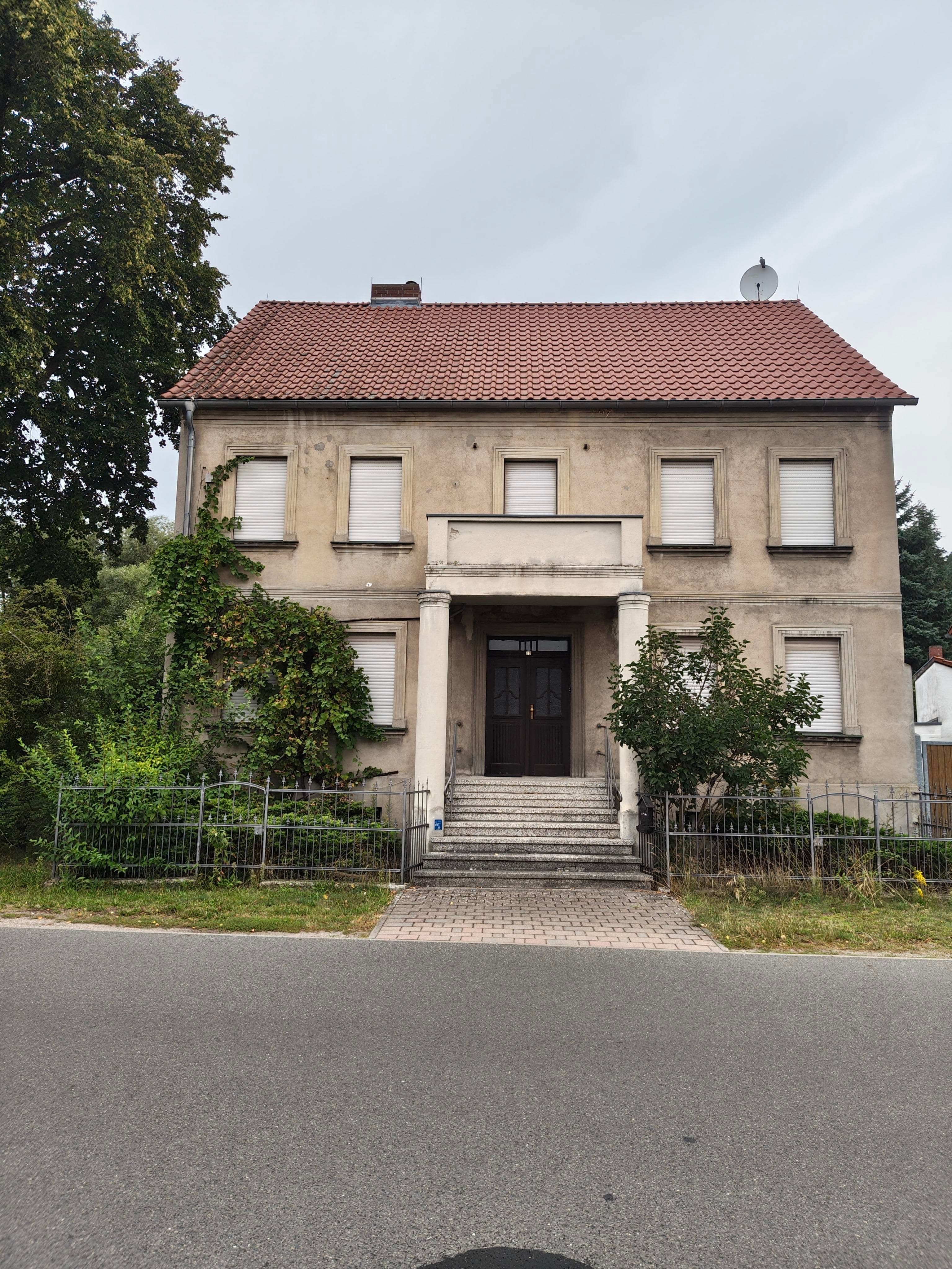 Einfamilienhaus mit großen Grundstück