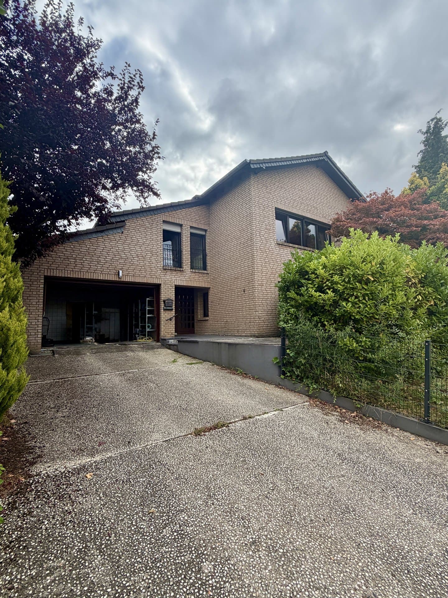 Zweifamilienhaus mit Baugrundstück und vielseitigen Nutzungsmöglichkeiten