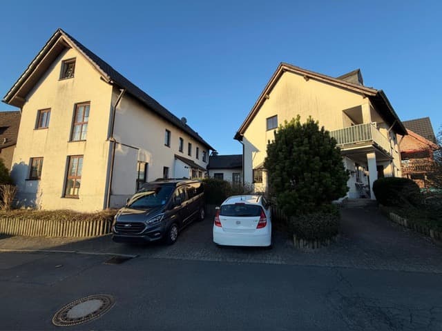 Attraktives Wohnensemble: 6 vermietete Wohnungen. 4 separate Eingänge.