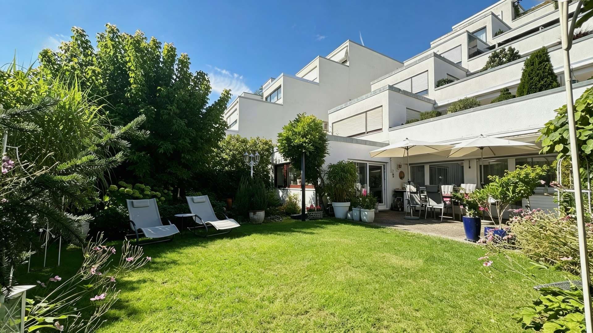 Großzügig wohnen, im Grünen genießen – Terrassenhaus mit eigenem Garten