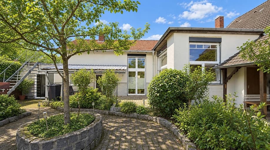 3-Parteienhaus mit Charme, Historie und solider Renditeperspektive