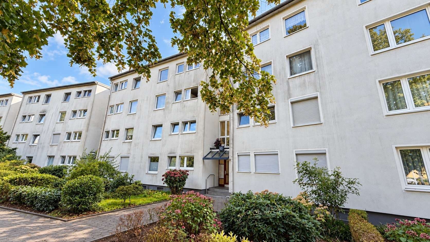 Modernisierte 3-Zimmer-Erdgeschosswohnung mit Balkon & verglaster Loggia