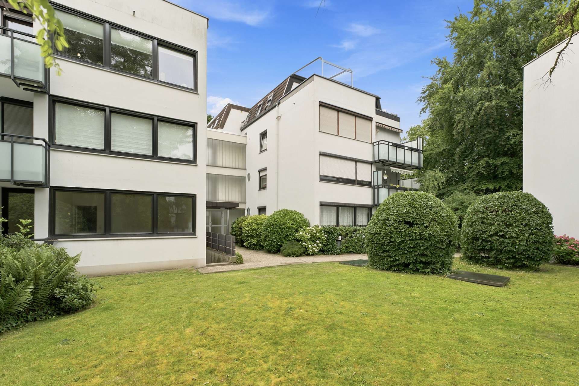 Komfortabel wohnen: modernisierte 3-Zimmer-Wohnung mit Tiefgaragenstellplatz