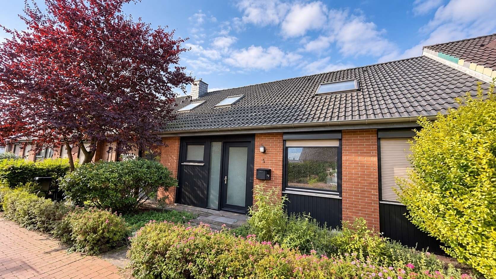 Viel Platz zum Leben: Gepflegtes Reihenmittelhaus mit großem Garten und 179 m² Wohnfläche in Oyten