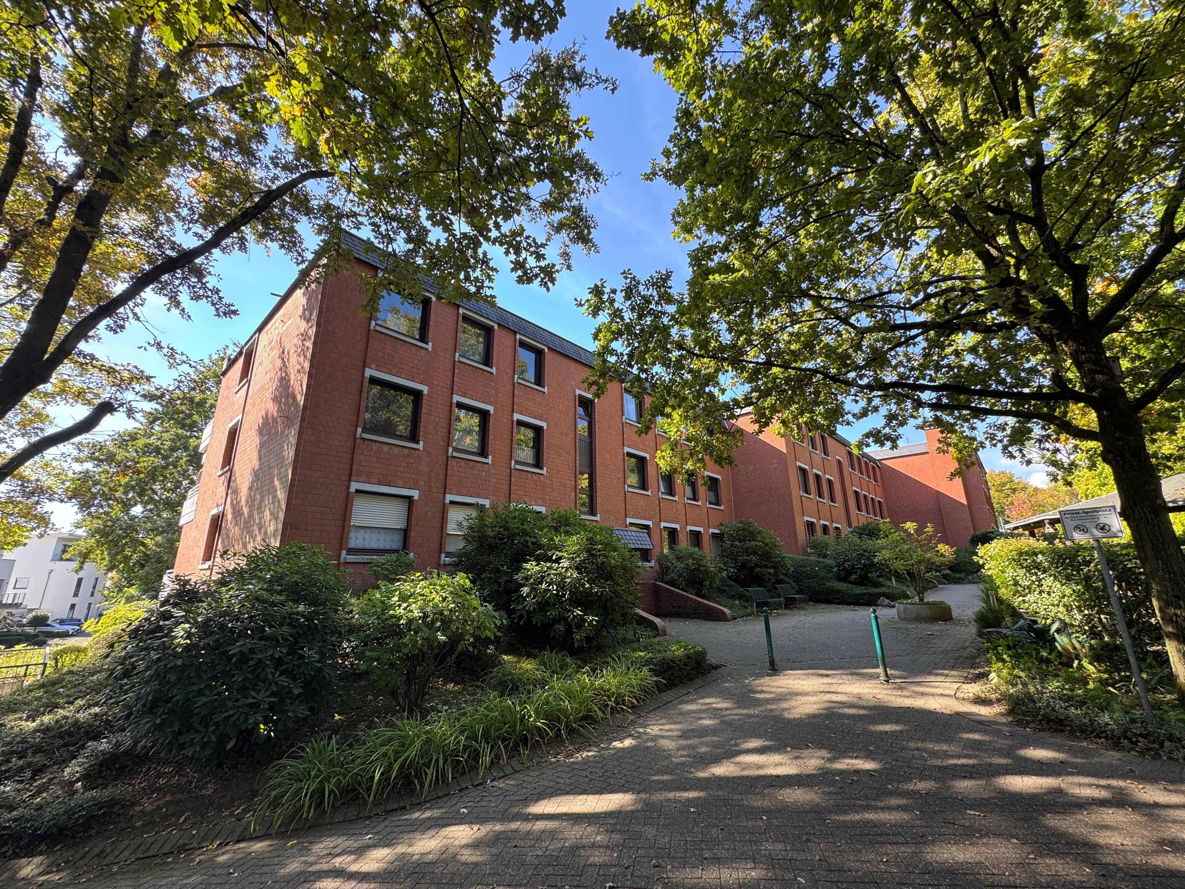 Kapitalanlage ! 73,50 m² Dachwohnung mit Balkon in Mettmann - Metzkausen . VERMIETET !