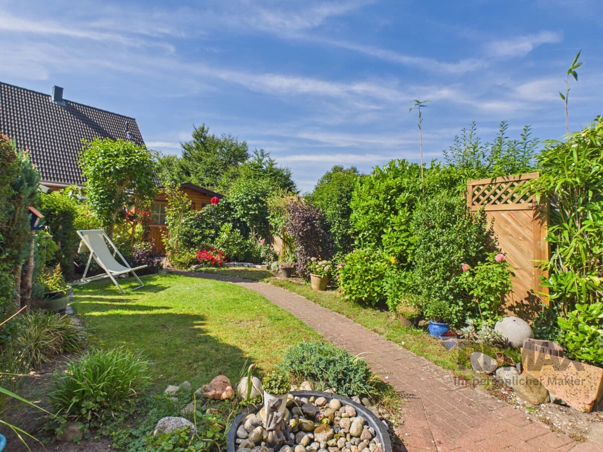 Gepflegtes Reihenmittelhaus mit ausgebautem Dachgeschoss und traumhaftem Garten in Neumünster-Einfeld