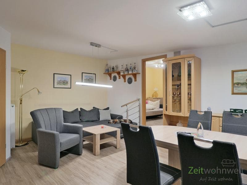 (EF0982_M) Dresden: Radebeul, preiswerte möblierte 2,5-Zi-Wohnung mit sep. Eingang, PKW-Stellplatz, Service mgl.