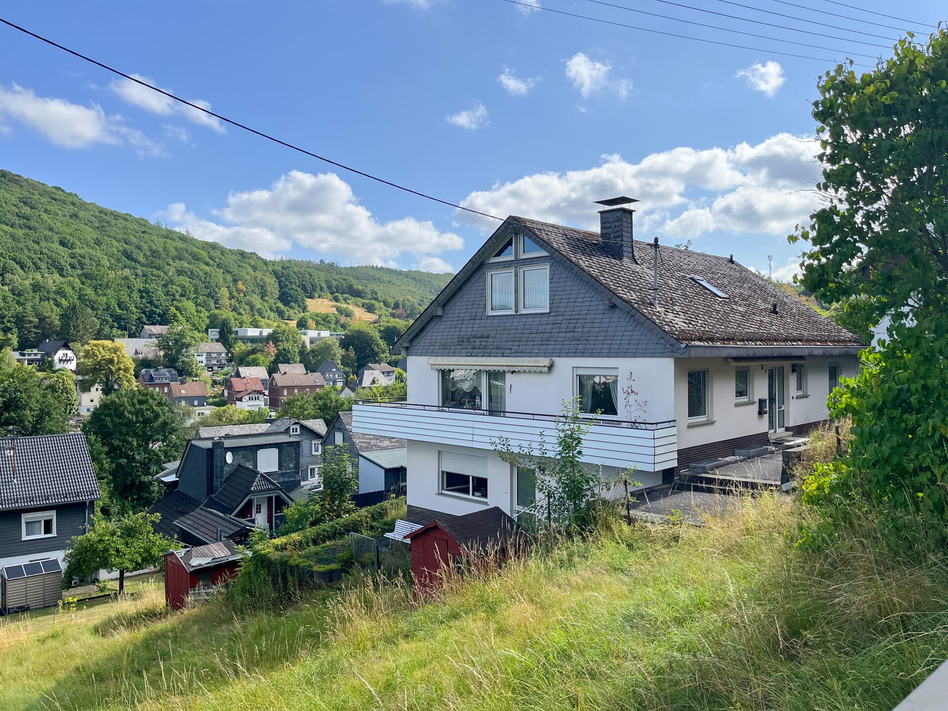 Schönes Einfamilienhaus mit Einliegerwohnung in Siegen-Eiserfeld!