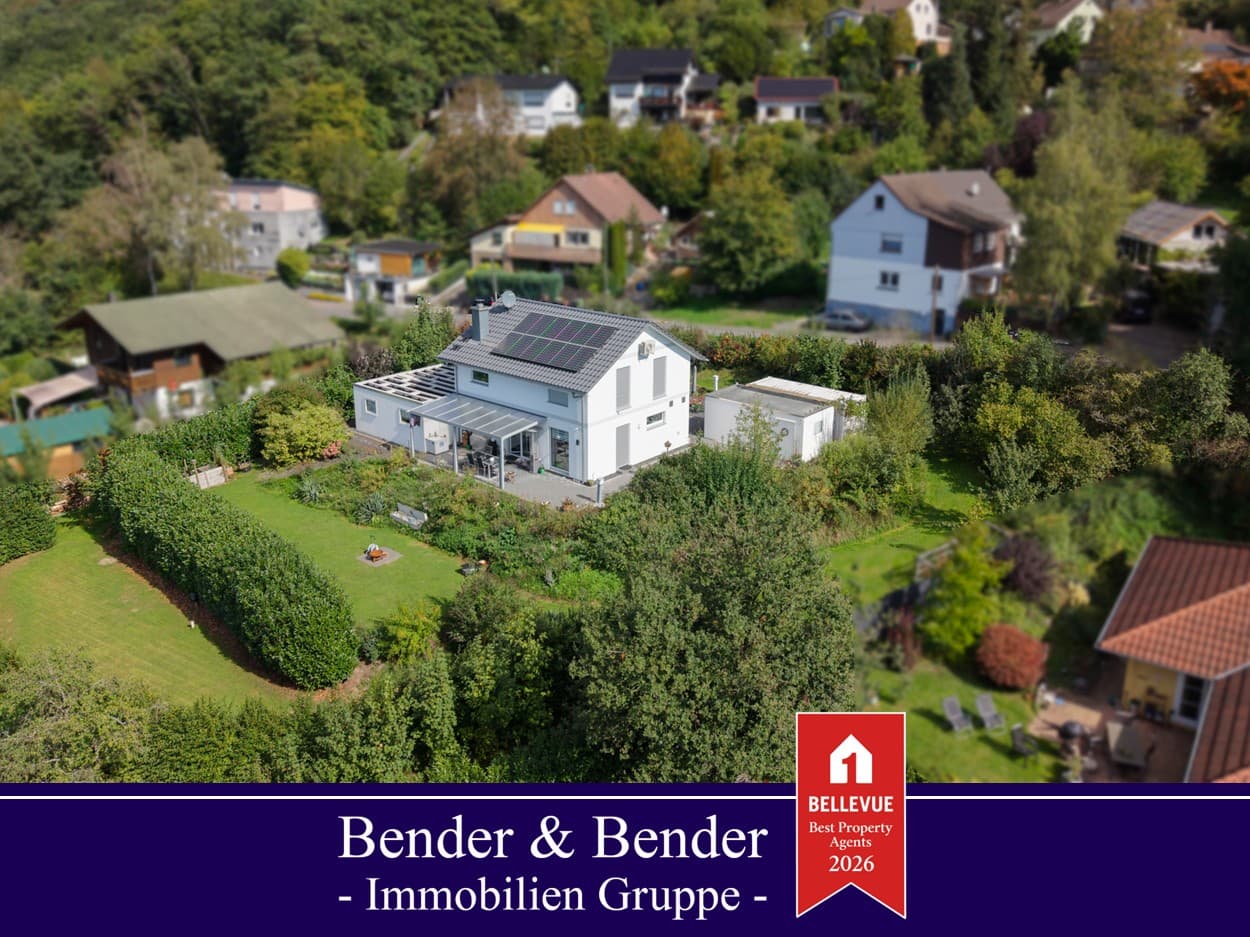 Smart & energieeffizient: Gepflegtes Einfamilienhaus mit Garagen in idyllischer Lage von Windeck!