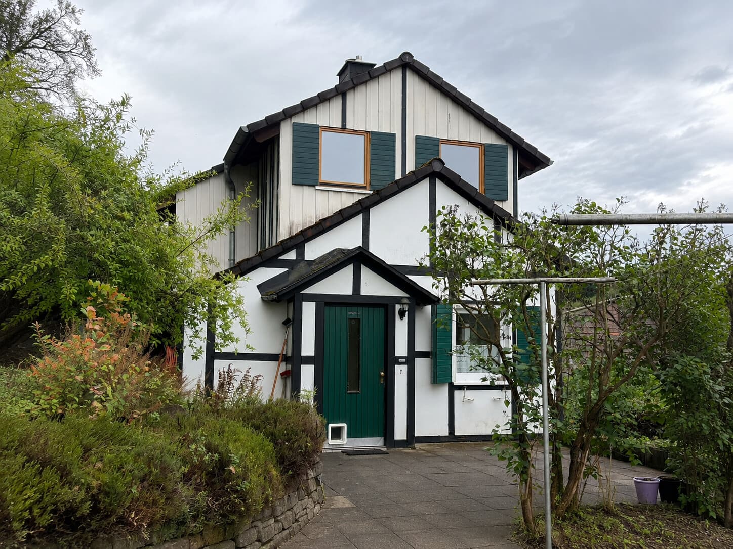 Einfamilienhaus/ Wochenendhaus in ruhiger, grüner Lage mit individuellem Ausbaupotenzial