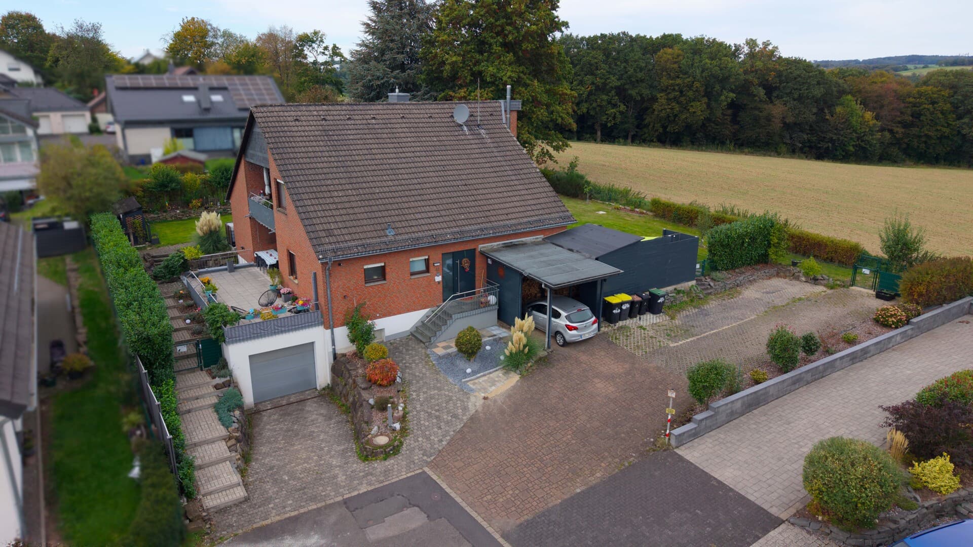 Exklusives Wohnen mit unverbaubarer Fernsicht in begehrter Lage von Much, Garage, Carport, Sauna, Pool