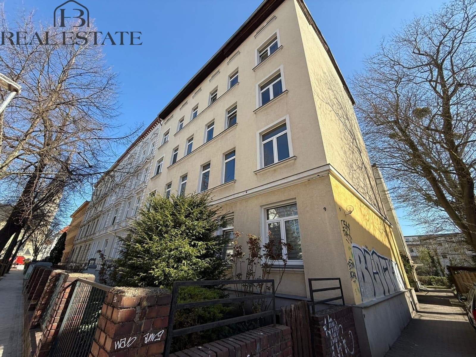 Helle 2-Raumwohnung mit Einbauküche