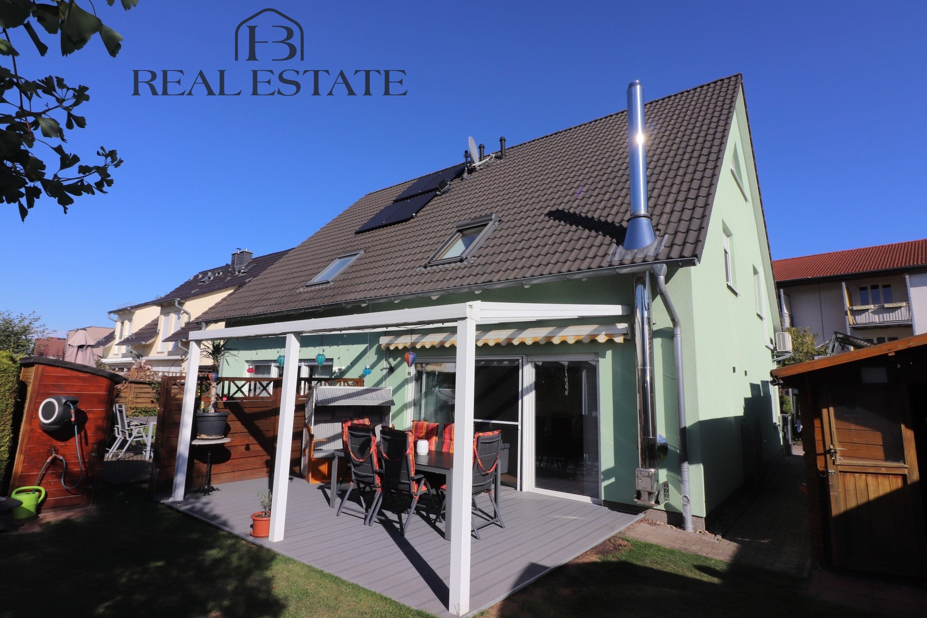 Familienfreundliche Doppelhaushälfte mit Kamin, Terrasse und gepflegtem Garten