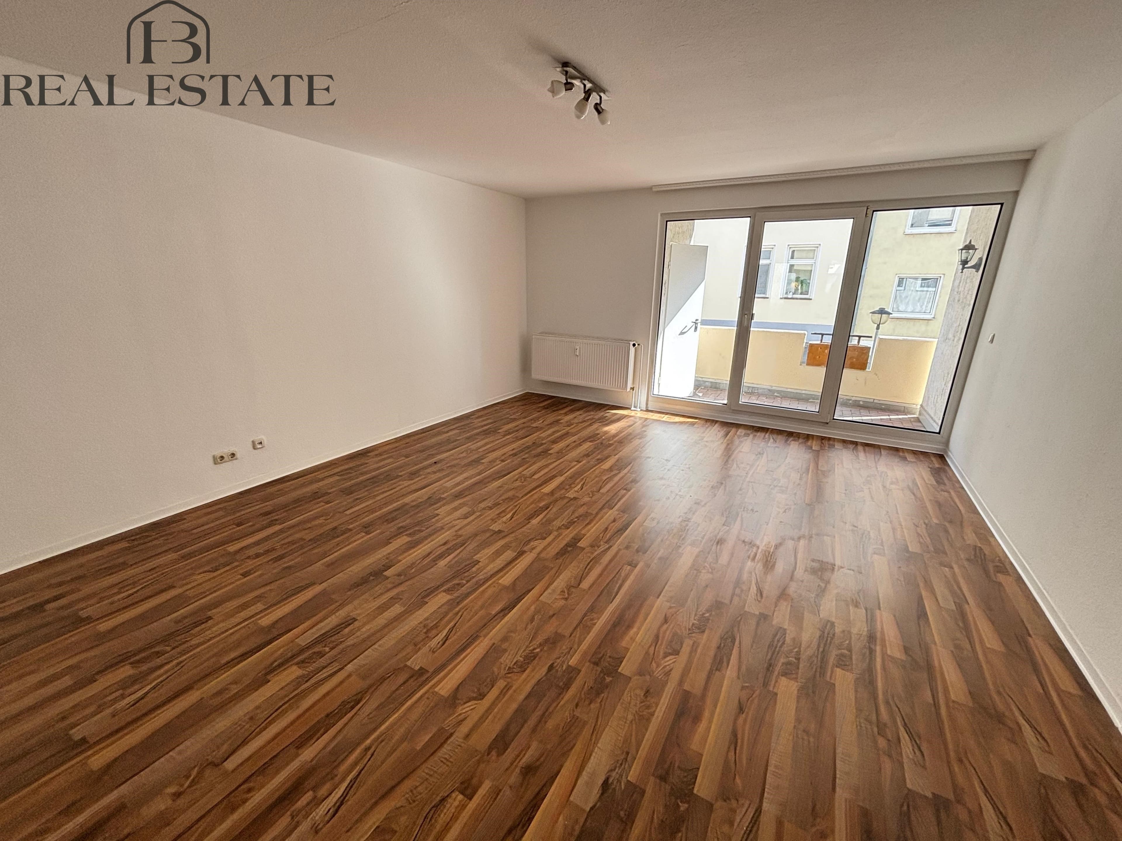 2-Zimmer-Wohnung mit Einbauküche und Loggia