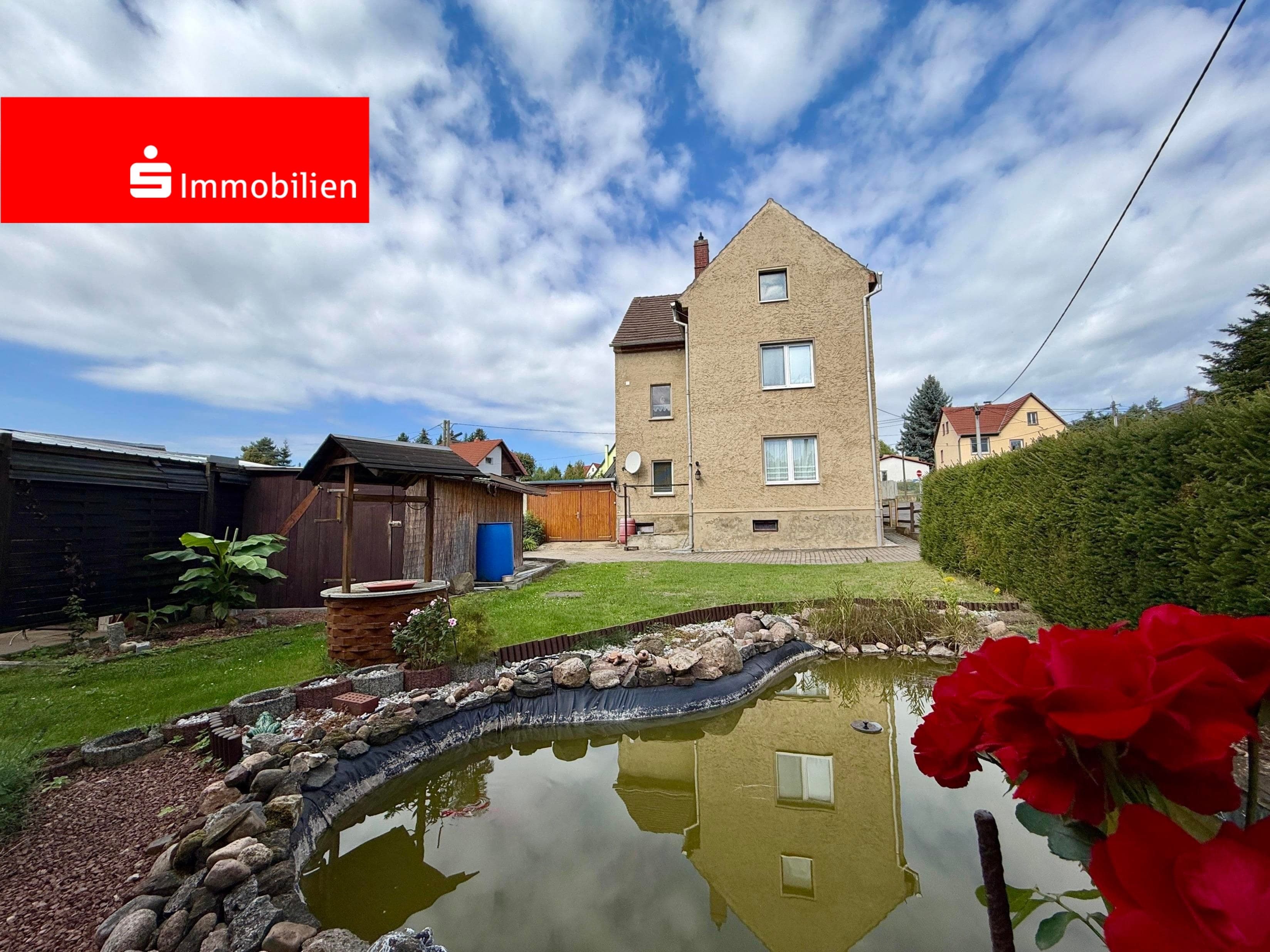 Familienfreundliches Haus
in ländlicher Idylle mit einladenden Sitzbereich im Garten