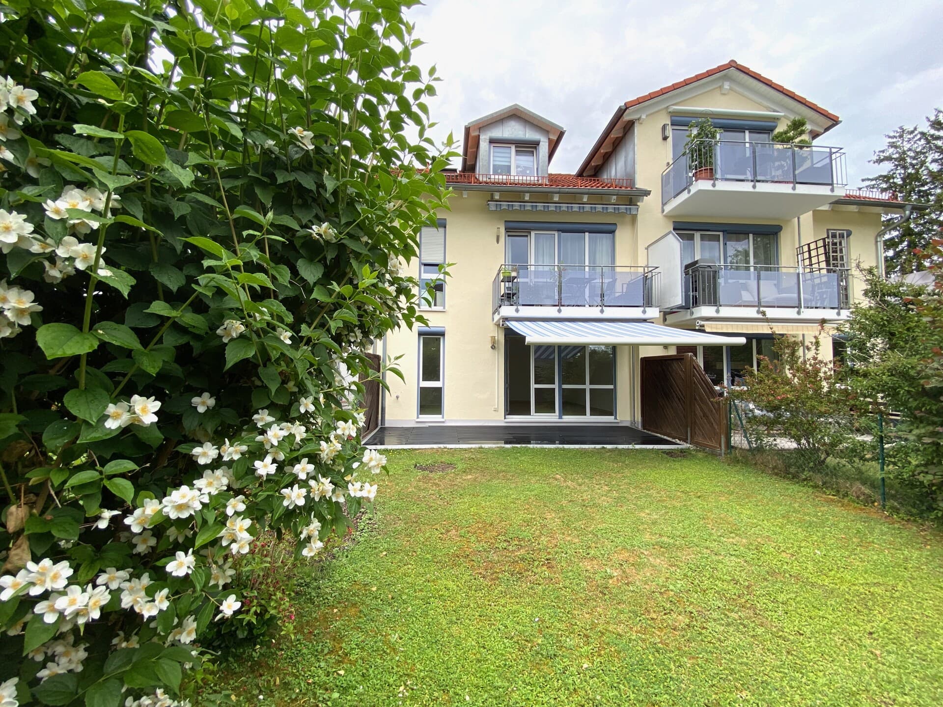 Gröbenzell: 2-Zimmer-Gartenwohnung plus Hobbyraum, ruhig und wie neu