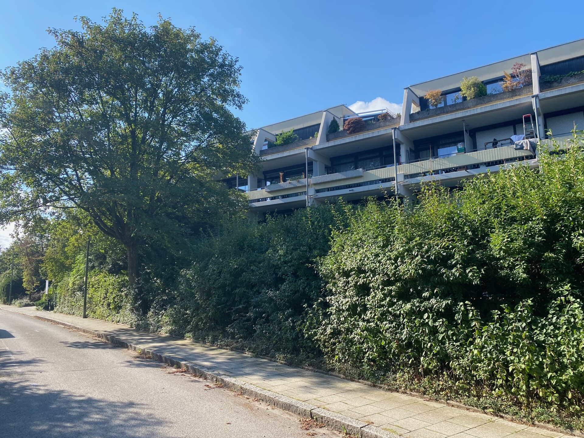 Obermenzing/Pasing: Wunderschöne, kernsanierte 2-Zimmer-Terrassenwohnung