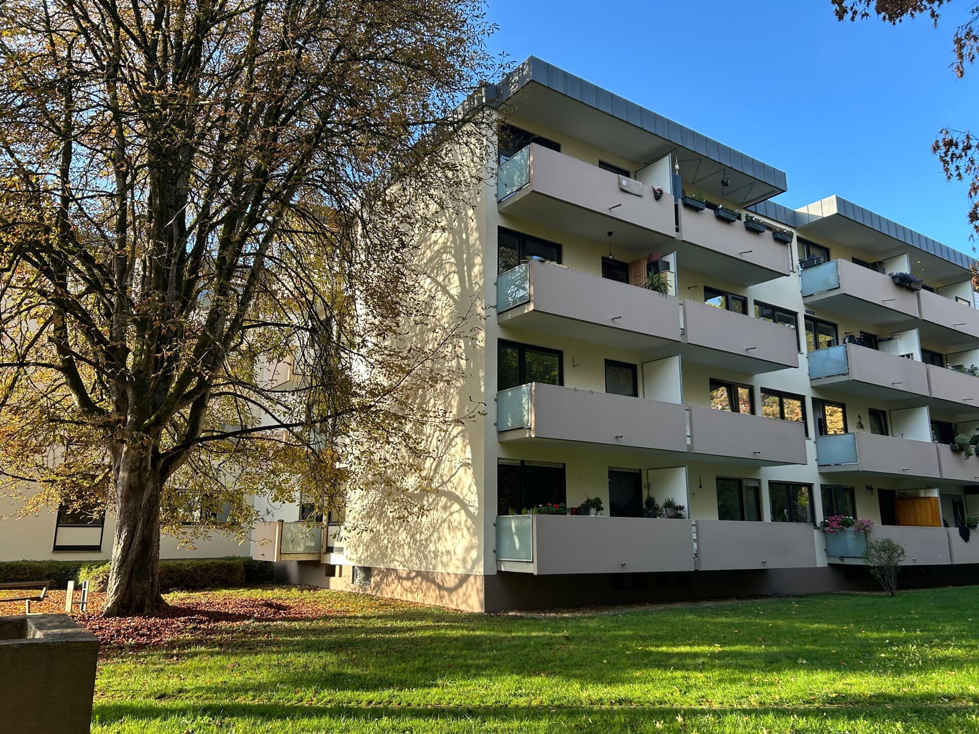 Erbpacht, frei, 1-Zi., Ostbalkon, TG-Stellplatz - Besichtig.: Mi 21.10.26 nach Vereinb.