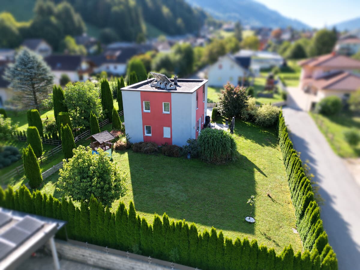 DREI SEEN. EIN ZUHAUSE. – Modernes Wolf Haus mit Garten und Vollkeller in Feld am See