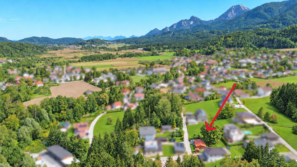 Sonnberg - Ruheoase mit Mittagskogelblick: Blockhaus auf 660m² Bauland in Finkenstein am Faaker See