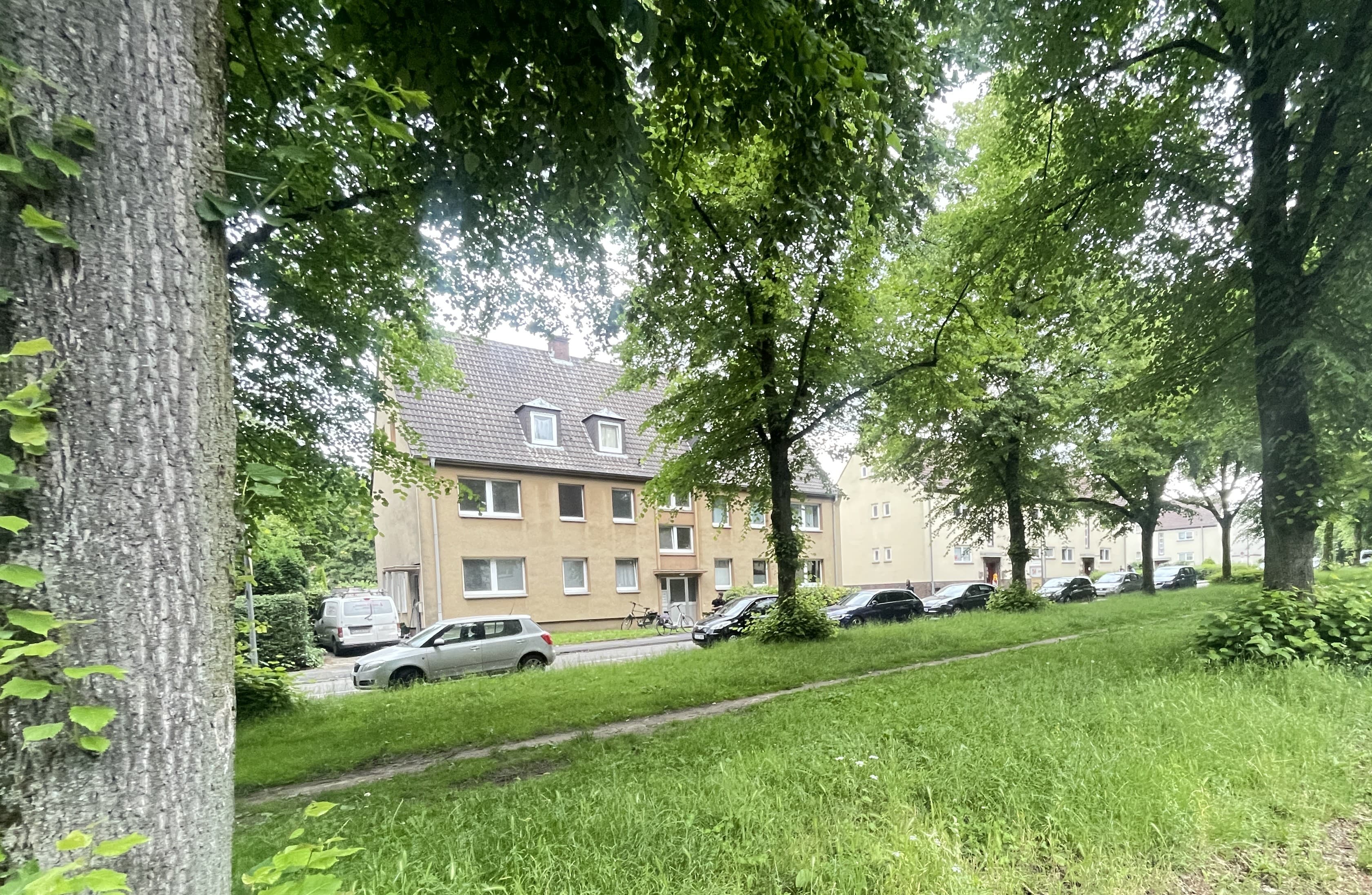 Jahnstadion, Kleines Haus, Freistehend, großer Garten