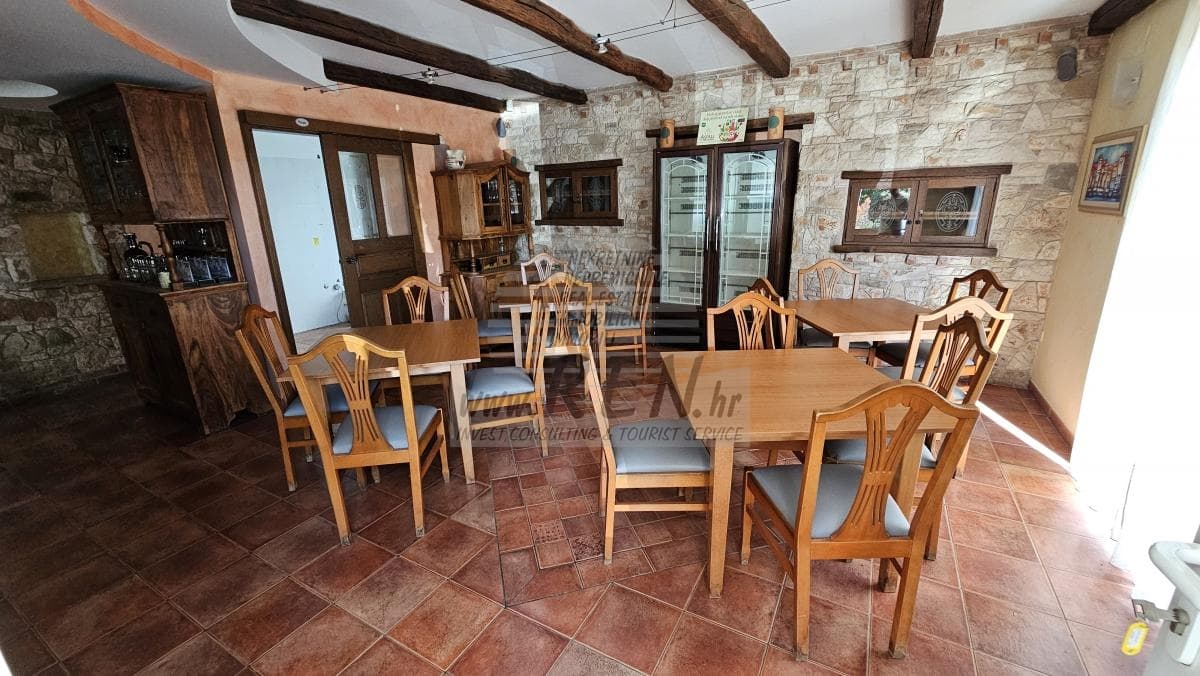 Komplett ausgestattete Gastronomiefläche – Umgebung von Novigrad