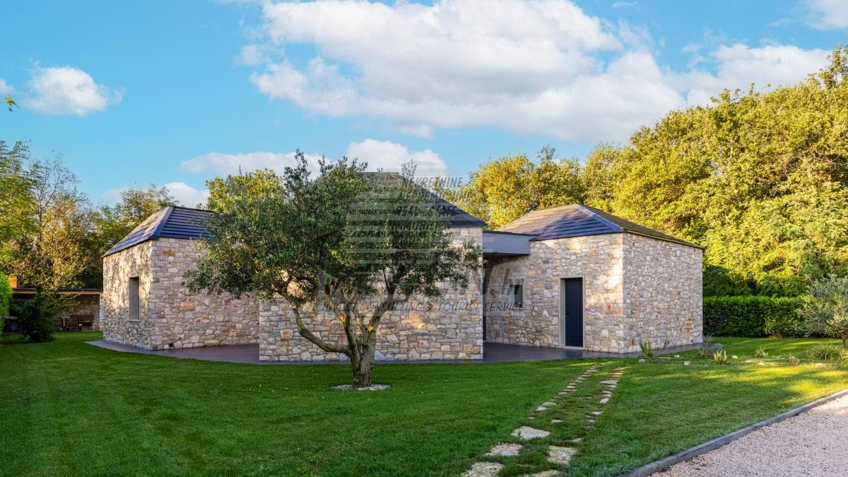 Besonderes istrisches Steinhaus mit Pool und 4 Schlafzimmern – Umgebung Umag und Lovrečica