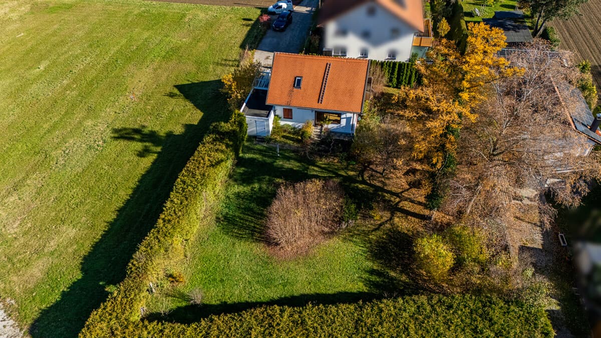 Grundstück mit Altbestand – Ideal für Neubauvorhaben