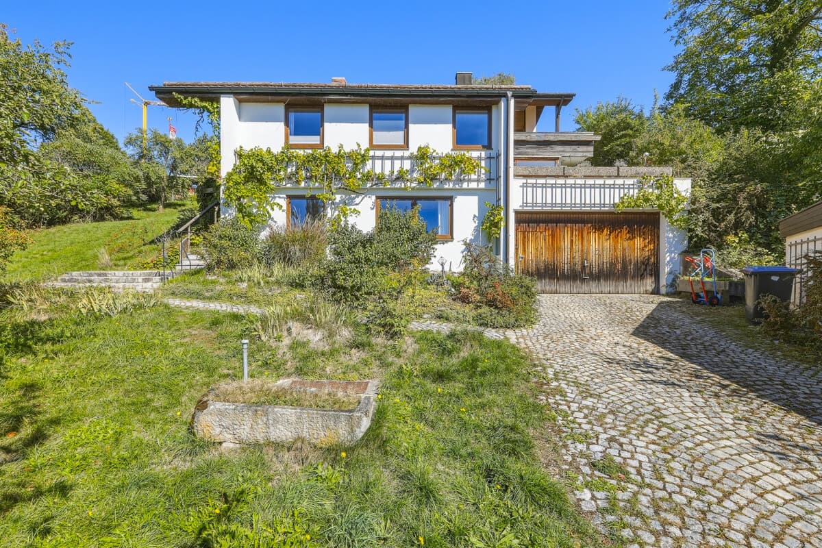 Großzügiges Architektenhaus mit offenem Wohnbereich und viel Potenzial