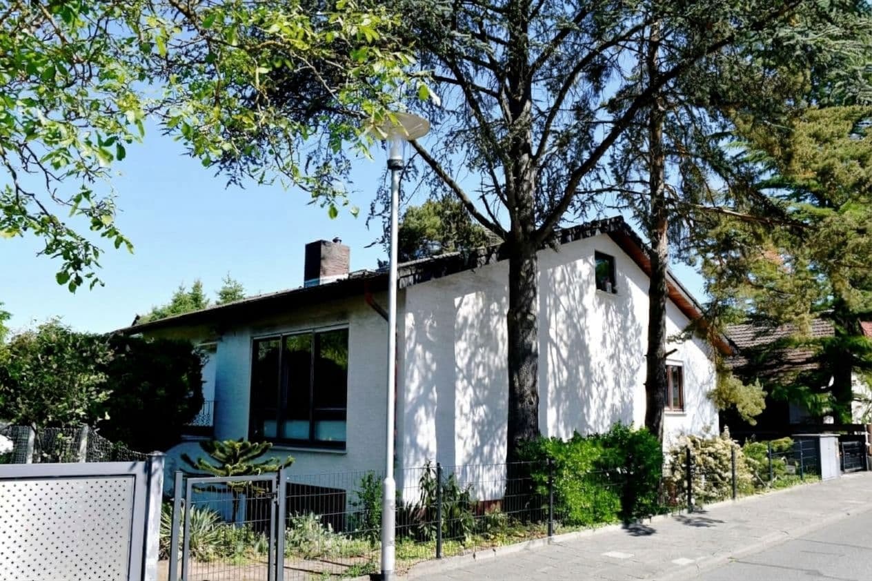 Großzügiges Einfamilienhaus mit Einliegerwohnung in attraktiver Wohnlage von Darmstadt-Eberstadt