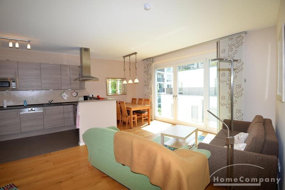 Lichtdurchflutete, große 2-Zimmer-Wohnung in Mitte, möbliert