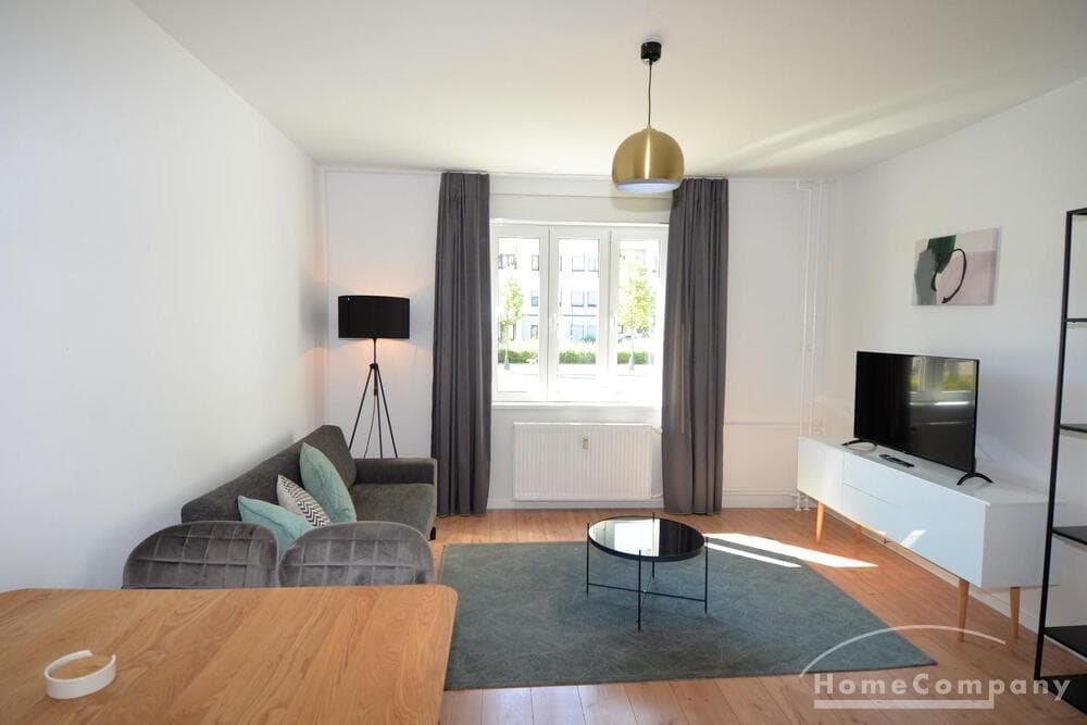 Helle und neu eingerichtete 2-Zimmer-Wohnung nähe des Tierparks Berlin