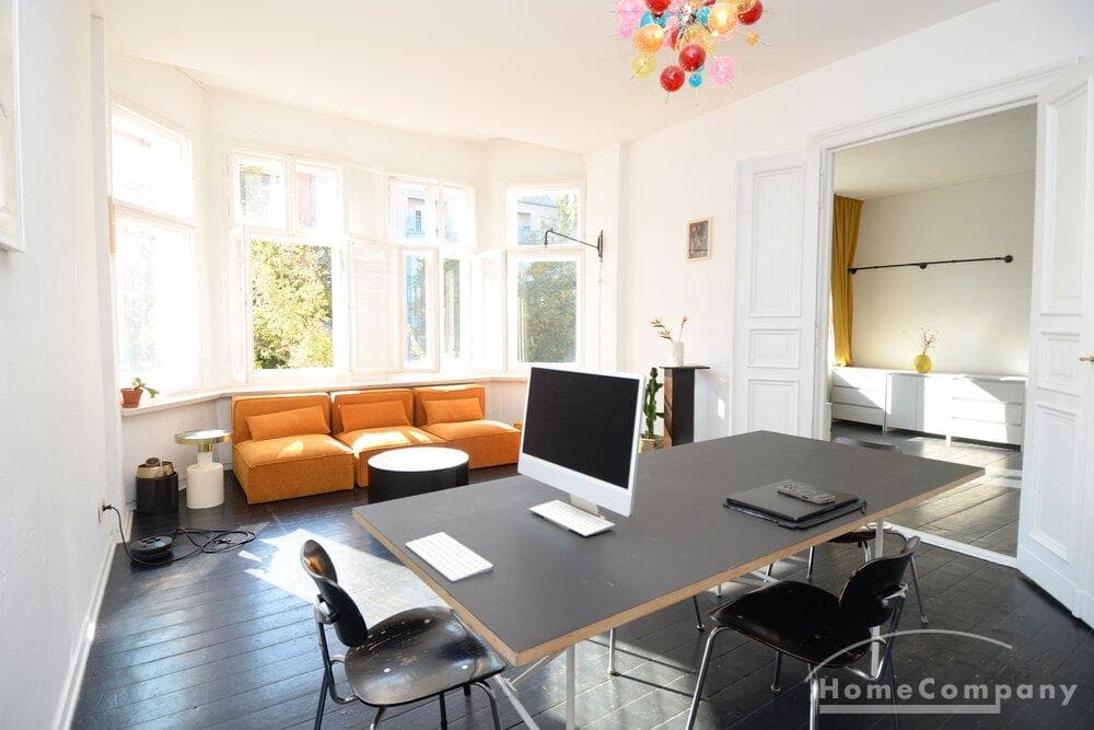 Lichtdurchflutete Altbauwohnung in Kreuzberg, möbliert