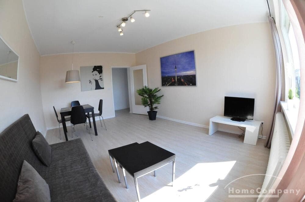 Helle 3-Zimmer-Wohnung mit Balkon in Berlin Wilmersdorf, möbliert