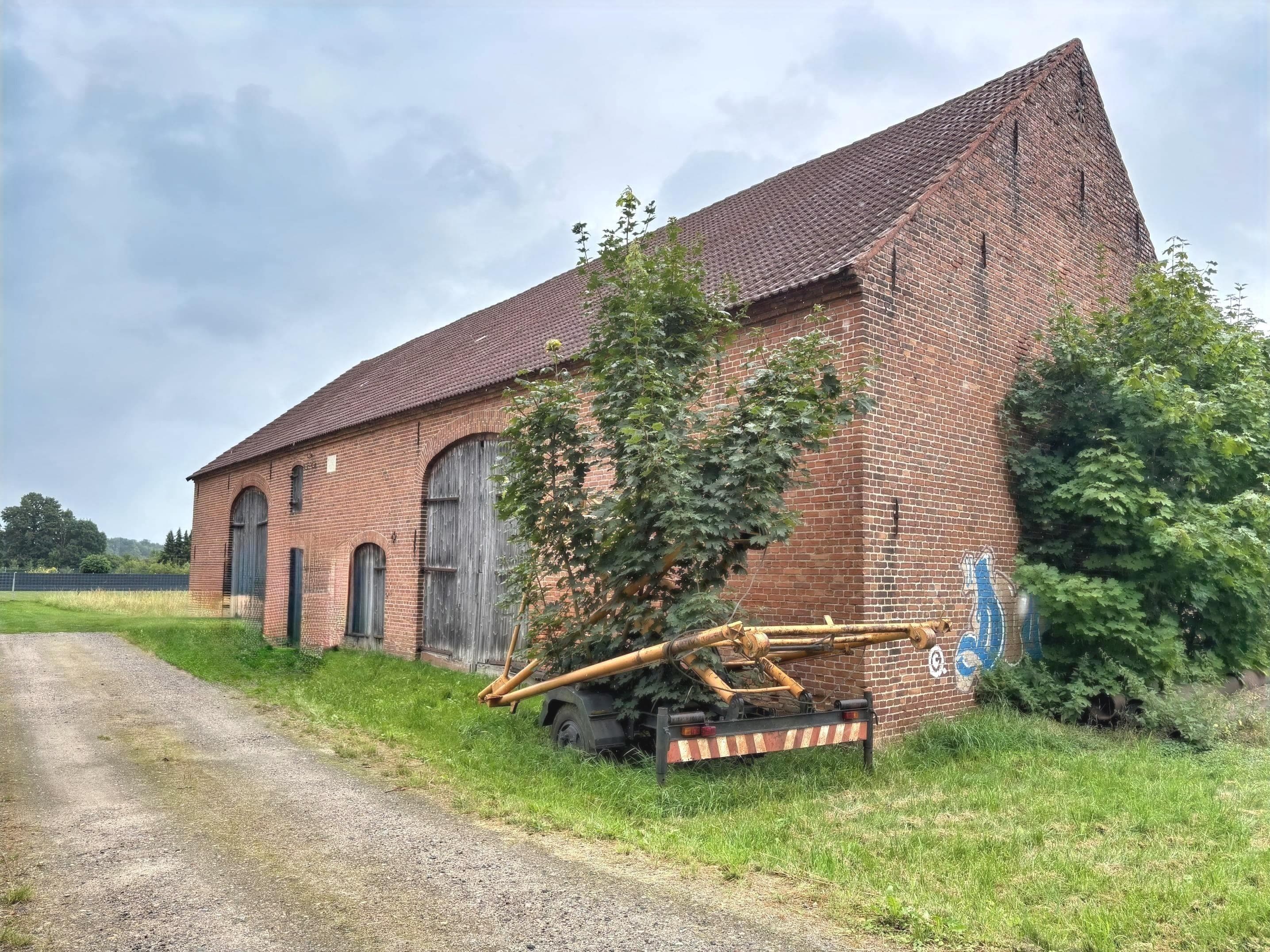 Gepflegtes Grundstück und große Scheune!