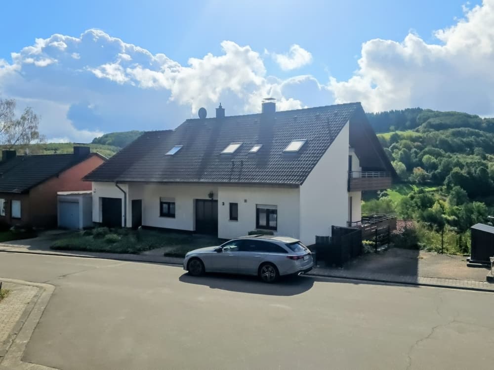Sie suchen Ruhe und Natur - hier haben Sie beides! Wohnung mit Weitblick ins Lautertal sofort frei.