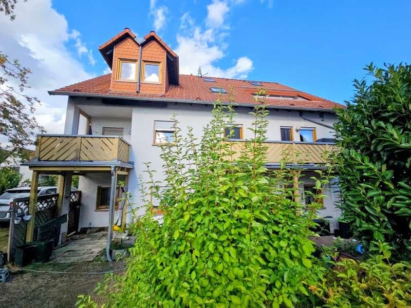 Helles Apartment mit Balkon. Sehr schöne Raumaufteilung. Kleine Wohneinheit.