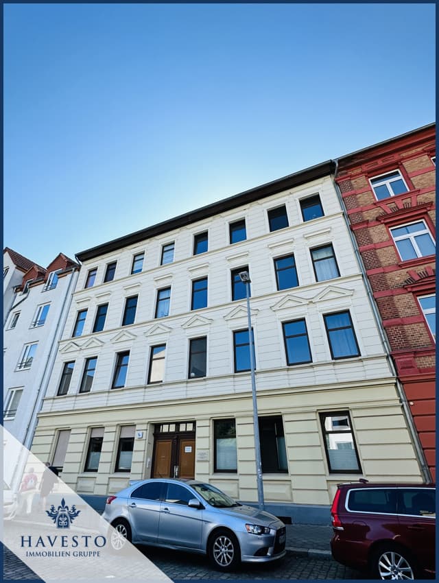 Helle Altbauwohnung mit charmanten Dielenboden und Tageslichtbad - mit moderner EBK Mai 2025!