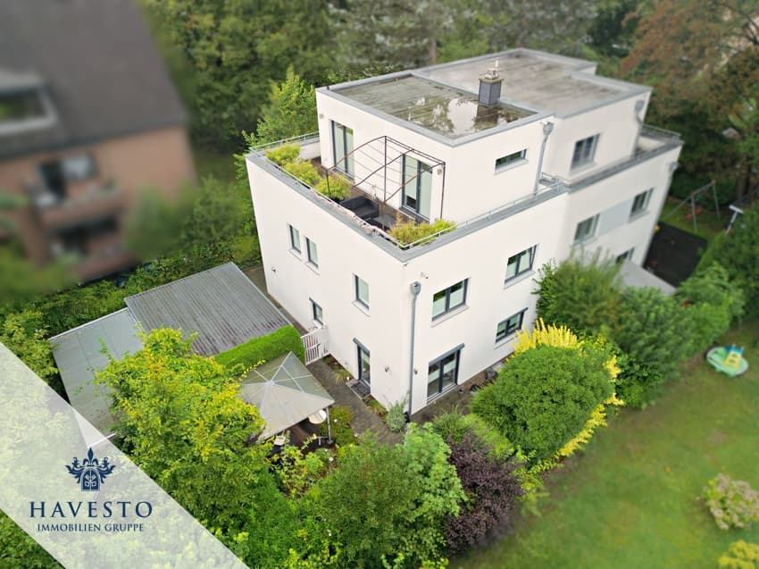 Doppelhaushälfte mit Südwest-Dachterrasse, Kaminofen & Wärmepumpe: KfW 70, Baujahr 2012