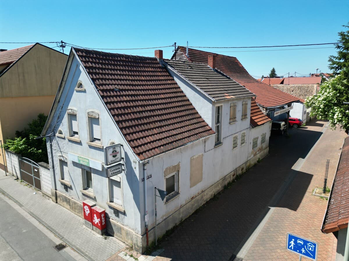 Große Scheune mit Ausbaupotenzial und Wohnhaus auf ca. 722 m² Grundstück in Böhl-Iggelheim