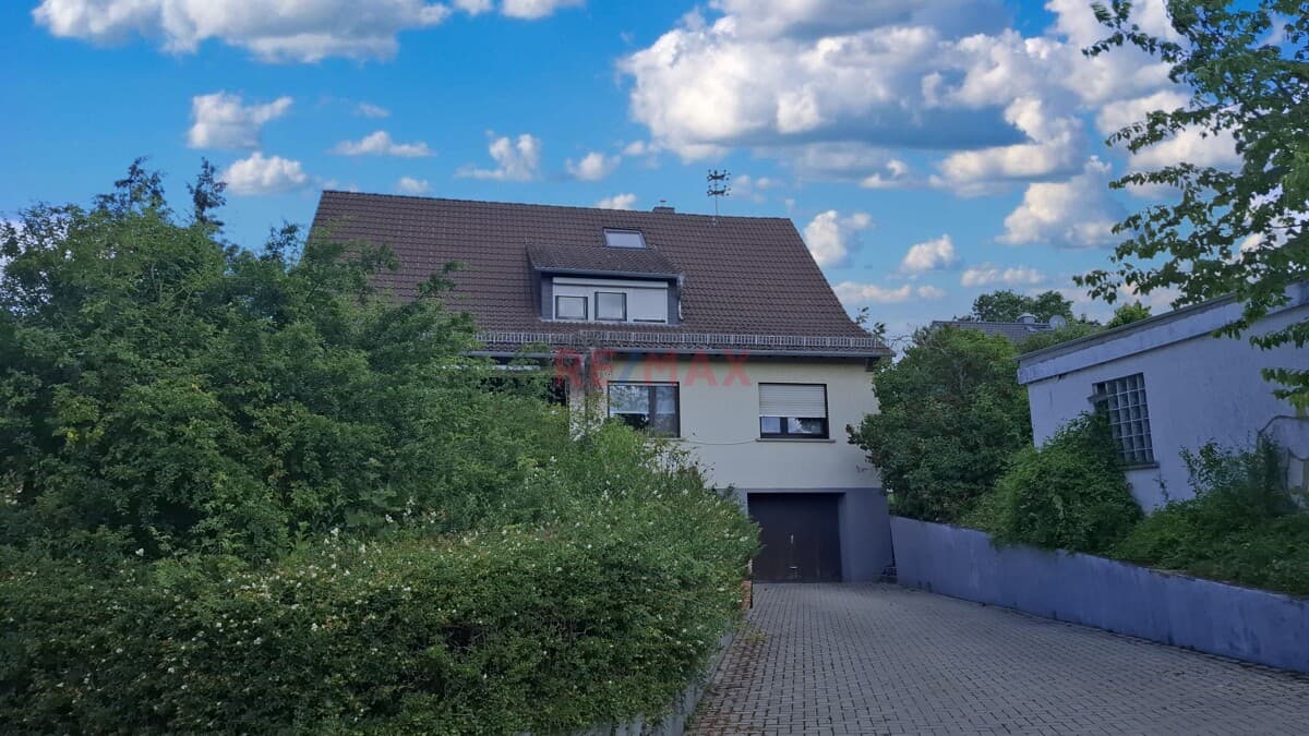 2 vermietete Wohneinheiten mit Garten und Garagen!!!