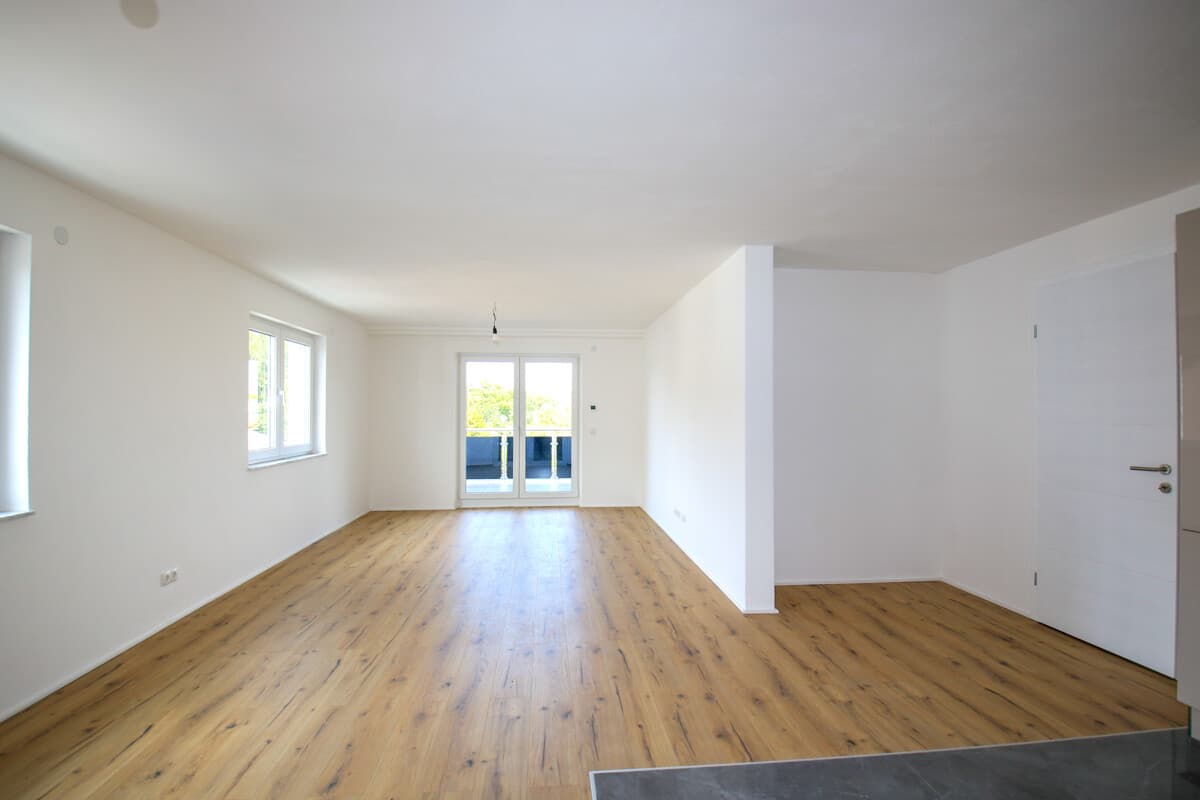 Traumhafte Neubau-Erdgeschosswohnung mit 2 Stellplätzen, Balkon und Einbauküche