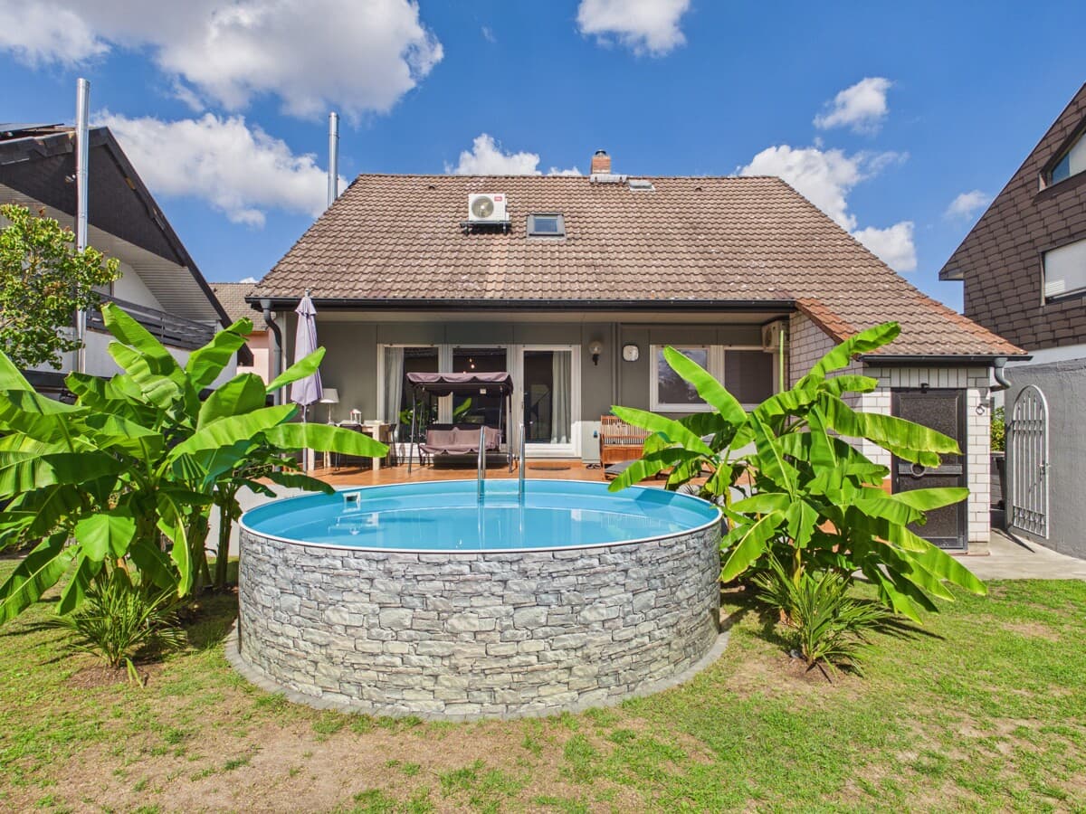 Modernisiertes Refugium in Sackgassenlage: Freistehend mit Süd-Garten, Pool & 248 m² Nutzfläche