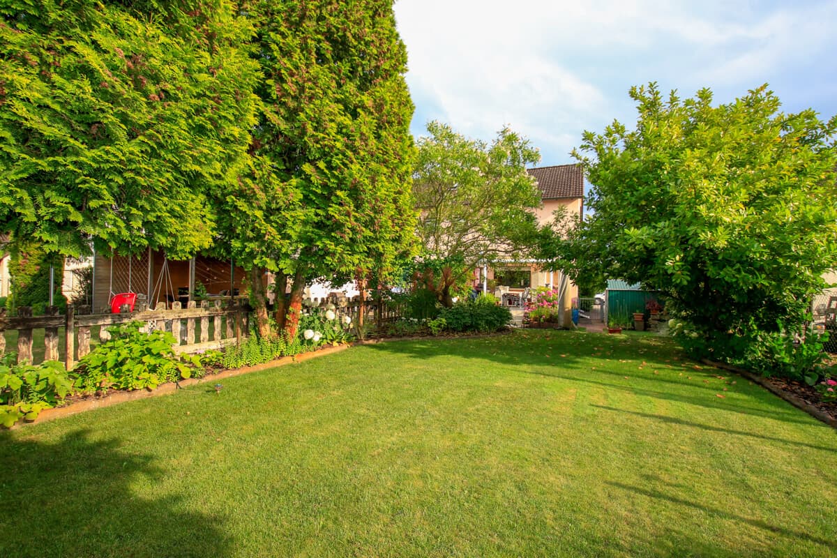 Viel Platz für die ganze Familie – Mehrgenerationenhaus mit großem, grünem Garten
