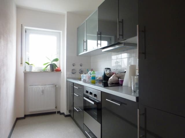 Gut ausgestattete und schöne helle 2 Zimmerwohnung mit Balkon und Stellplatz